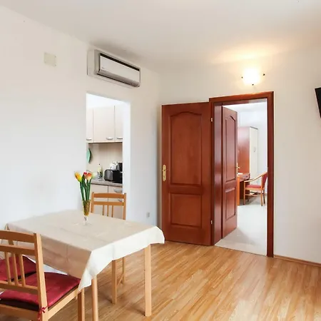 Guest house Ana 3*
